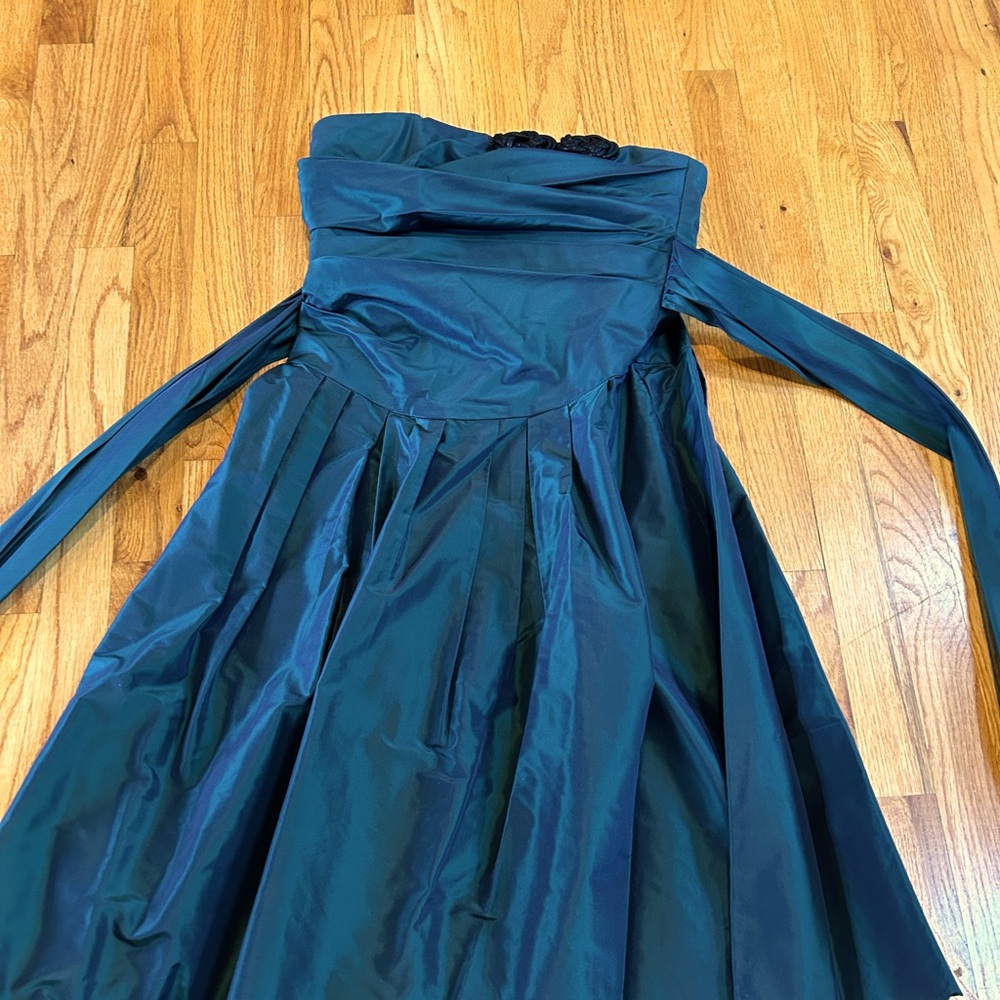 Vera Wang short strapless formal size 8